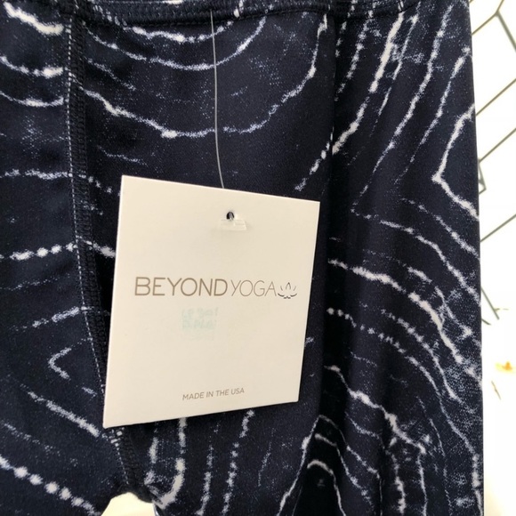Beyond Yoga Long Leggings. Size Small. - Picture 2 of 2